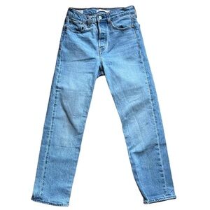 Levi’s Wedgie Straight Size 25 

Light wash Wedgie Straight Button Fly